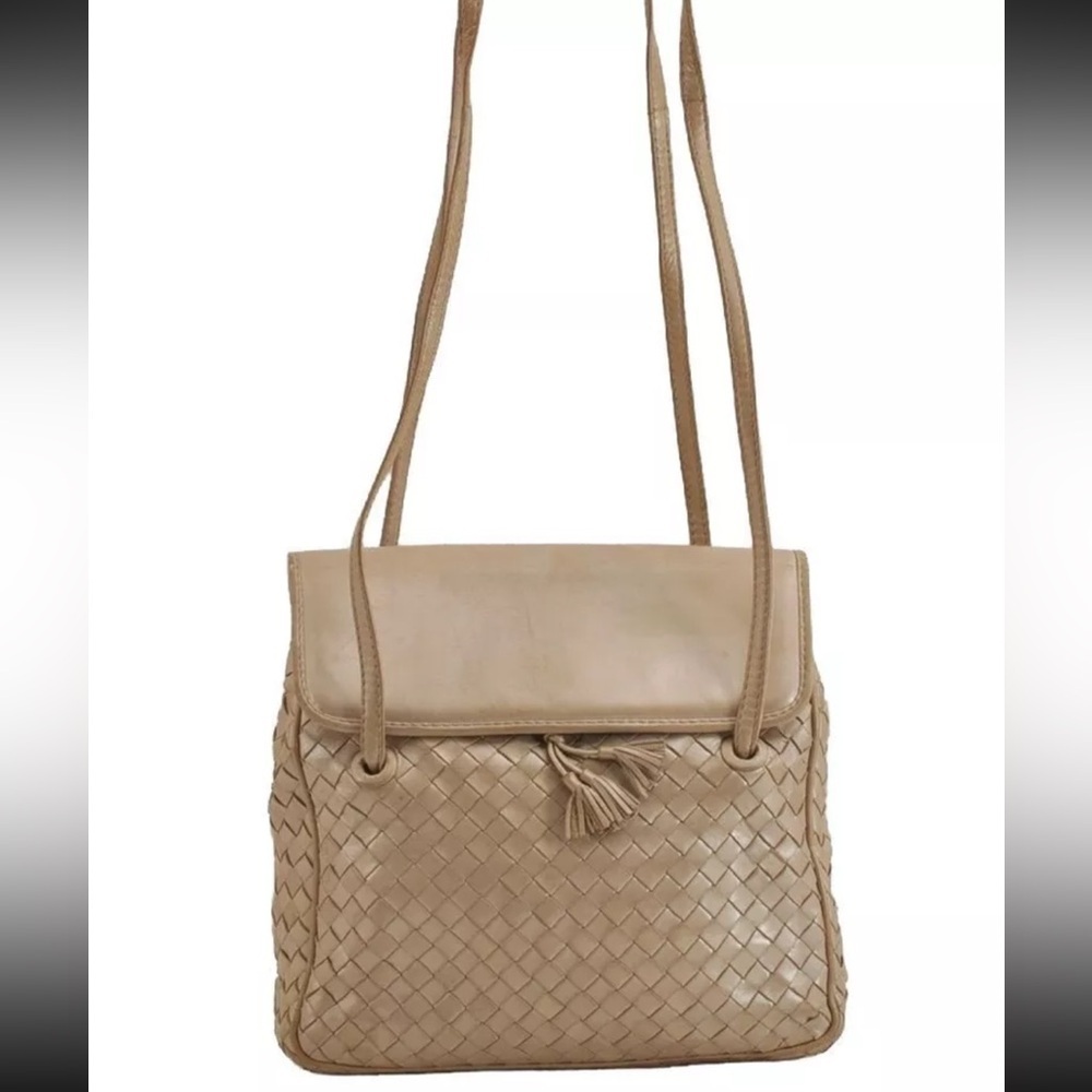 BOTTEGA VENETA Beige Tassel‎ Intrecciato Leather Shoulder Bag | PRELOVED👜🤎👜